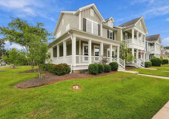 Photo 2 of Townhouse for sale at 3462 Yarmouth Dr, Mount Pleasant, SC 29466 | MLS# 26027003 | Listing updated on 2026-10-21