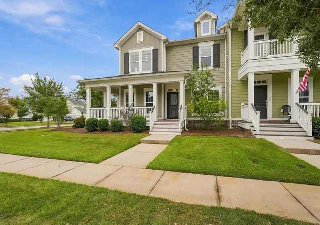 Photo 3 of Townhouse for sale at 3462 Yarmouth Dr, Mount Pleasant, SC 29466 | MLS# 26027003 | Listing updated on 2026-10-21