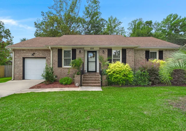 Photo 2 of Single family home for sale at 139 Savannah Round, Summerville, SC 29485 | MLS# 26025498 | Listing updated on 2026-09-15