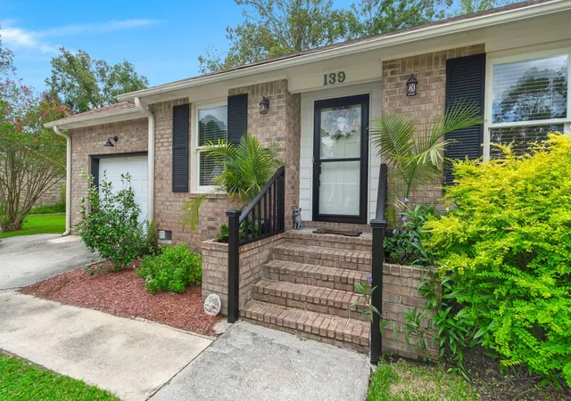 Photo 4 of Single family home for sale at 139 Savannah Round, Summerville, SC 29485 | MLS# 26025498 | Listing updated on 2026-09-15