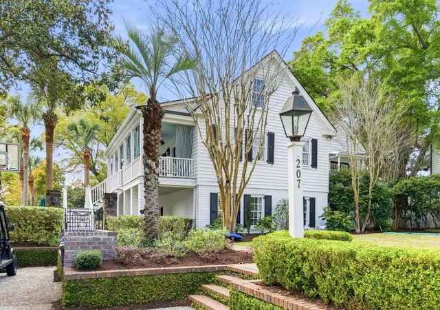 Photo 1 of Single family home for sale at 207 Pitt St, Mount Pleasant, SC 29464 | MLS# 26026506 | Listing updated on 2026-10-23