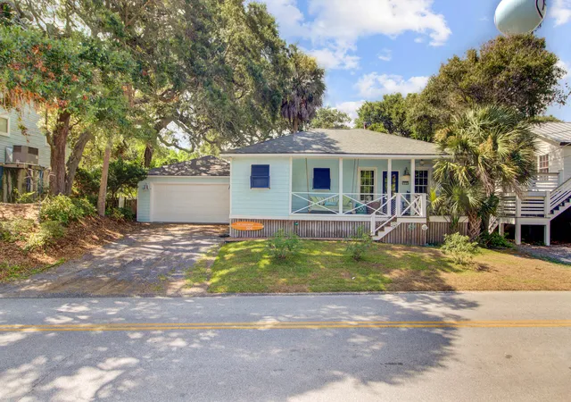 Photo 1 of Single family home for sale at 504 E Cooper Ave, Folly Beach, SC 29439 | MLS# 26024640 | Listing updated on 2026-09-01