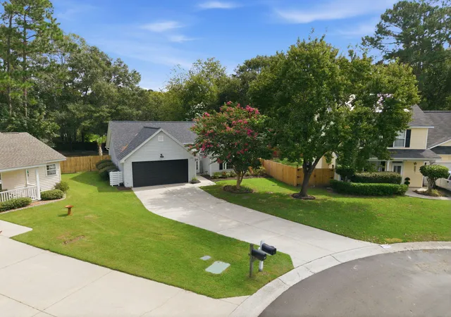 Photo 1 of Single family home for sale at 206 William St, Summerville, SC 29486 | MLS# 26025850 | Listing updated on 2026-10-10