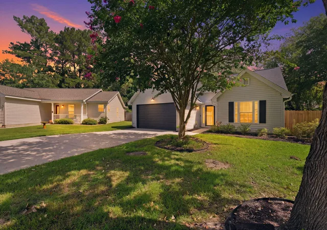 Photo 3 of Single family home for sale at 206 William St, Summerville, SC 29486 | MLS# 26025850 | Listing updated on 2026-10-10