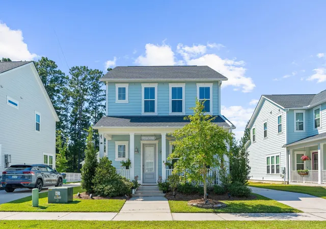 Photo 2 of Single family home for sale at 305 W Respite Ln, Summerville, SC 29483 | MLS# 26027133 | Listing updated on 2026-10-26