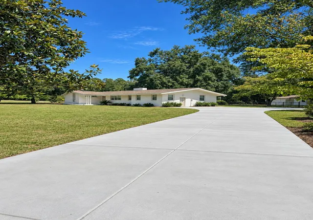 Photo 3 of Single family home for sale at 1420 Tolly Ganly Cir, Orangeburg, SC 29118 | MLS# 26025338 | Listing updated on 2026-09-16