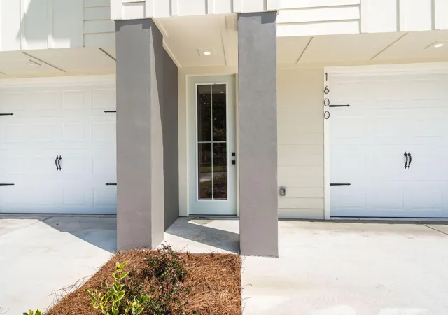 Photo 3 of Townhouse for sale at 1600 Lauda Dr, Mount Pleasant, SC 29464 | MLS# 26026107 | Listing updated on 2026-10-16