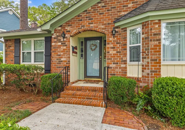 Photo 3 of Single family home for sale at 104 Sweetbriar Rd, Summerville, SC 29485 | MLS# 26027393 | Listing updated on 2026-10-14