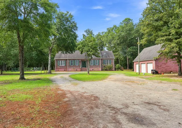 Photo 1 of Single family home for sale at 725 Yellow Brick Rd, Bonneau, SC 29431 | MLS# 26025087 | Listing updated on 2026-09-09