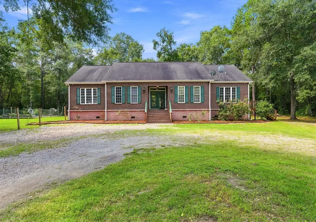 Photo 2 of Single family home for sale at 725 Yellow Brick Rd, Bonneau, SC 29431 | MLS# 26025087 | Listing updated on 2026-09-09