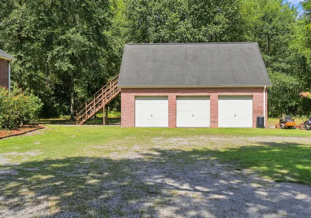 Photo 3 of Single family home for sale at 725 Yellow Brick Rd, Bonneau, SC 29431 | MLS# 26025087 | Listing updated on 2026-09-09
