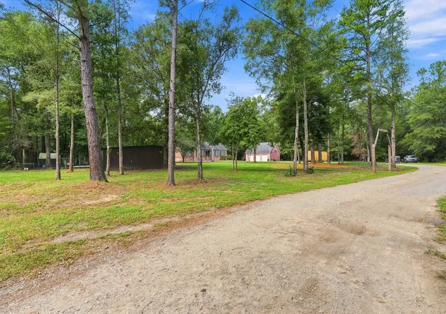 Photo 4 of Single family home for sale at 725 Yellow Brick Rd, Bonneau, SC 29431 | MLS# 26025087 | Listing updated on 2026-09-09