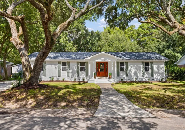 Single family home for sale at 1412 Tara Rd, Charleston, SC 29407 | MLS# 26025010