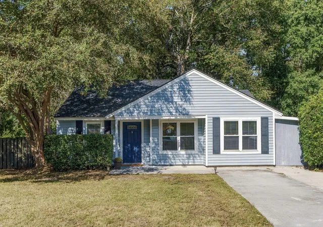 Single family home for sale at 1083 Oakcrest Dr, Charleston, SC 29412 | MLS# 26026848