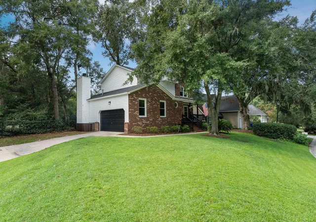 Photo 2 of Single family home for sale at 1 Oatly Cir, Charleston, SC 29414 | MLS# 26024768 | Listing updated on 2026-09-02