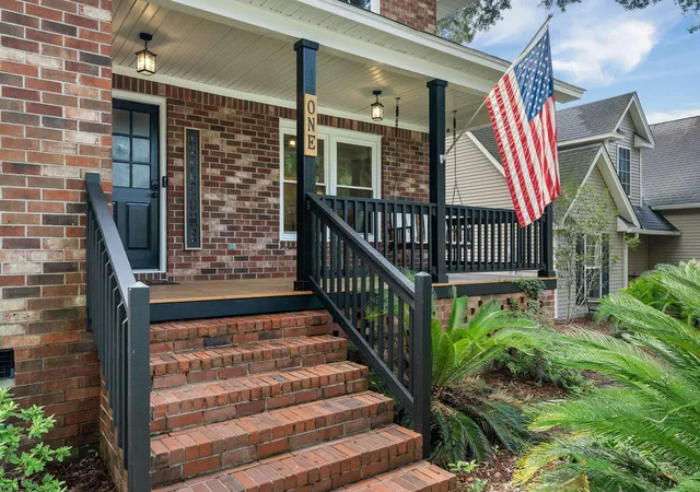 Photo 3 of Single family home for sale at 1 Oatly Cir, Charleston, SC 29414 | MLS# 26024768 | Listing updated on 2026-09-02