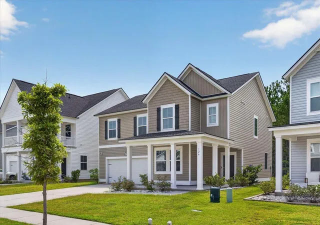 Photo 3 of Single family home for sale at 126 Red Blf St, Summerville, SC 29483 | MLS# 26024203 | Listing updated on 2026-09-10