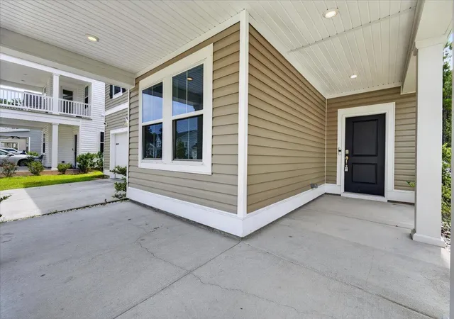 Photo 3 of Single family home for sale at 126 Red Blf St, Summerville, SC 29483 | MLS# 26024203 | Listing updated on 2026-09-10