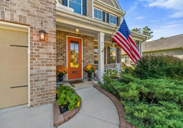 Photo 3 of Single family home for sale at 206 Yeamans Way, Summerville, SC 29483 | MLS# 26028091 | Listing updated on 2026-10-12