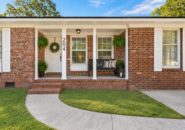 Photo 2 of Single family home for sale at 204 Palmetto St, Moncks Corner, SC 29461 | MLS# 26025323 | Listing updated on 2026-10-03