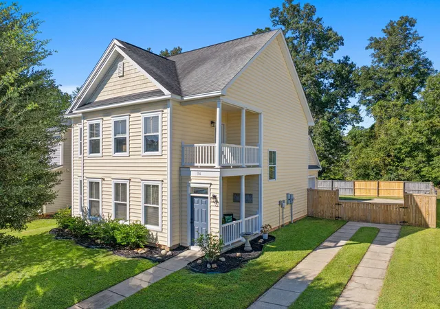 Photo 2 of Single family home for sale at 156 Pavilion St, Summerville, SC 29483 | MLS# 26027275 | Listing updated on 2026-10-20