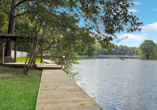 Photo 3 of Single family home for sale at 104 Lakeview Dr, Summerville, SC 29485 | MLS# 26025056 | Listing updated on 2026-09-17