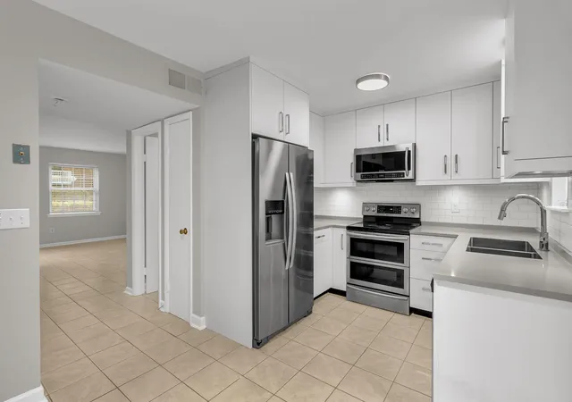 Photo 2 of Townhouse for sale at 21 Rivers Point Row #8h, Charleston, SC 29412 | MLS# 26025583 | Listing updated on 2026-09-17