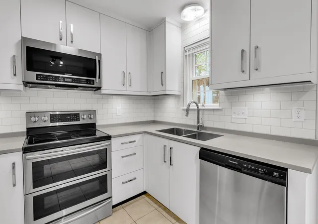 Photo 3 of Townhouse for sale at 21 Rivers Point Row #8h, Charleston, SC 29412 | MLS# 26025583 | Listing updated on 2026-09-17