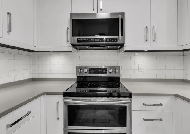 Photo 4 of Townhouse for sale at 21 Rivers Point Row #8h, Charleston, SC 29412 | MLS# 26025583 | Listing updated on 2026-09-17