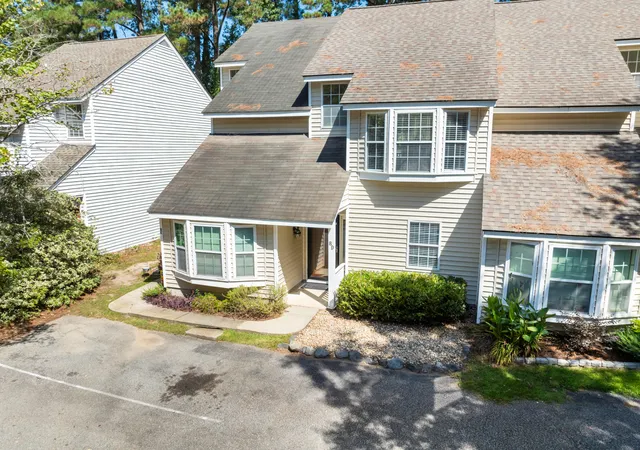 Photo 2 of Townhouse for sale at 8 Townpark Ln #D, Charleston, SC 29412 | MLS# 26027239 | Listing updated on 2026-10-05