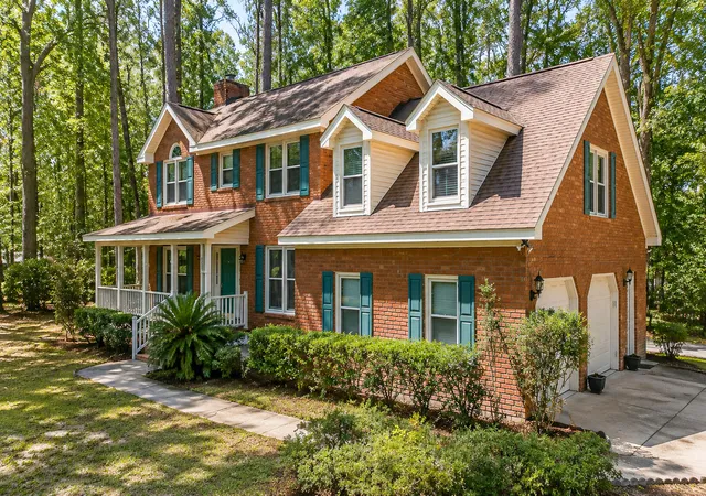 Photo 3 of Single family home for sale at 102 Littlejohn St, Summerville, SC 29483 | MLS# 26025204 | Listing updated on 2026-09-07