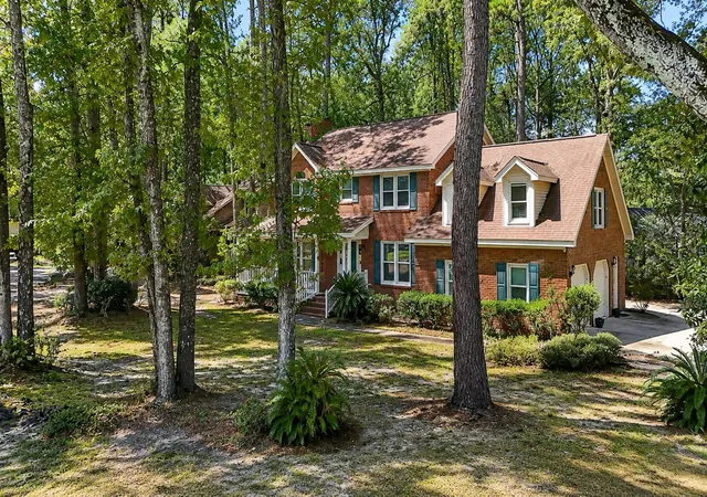 Photo 4 of Single family home for sale at 102 Littlejohn St, Summerville, SC 29483 | MLS# 26025204 | Listing updated on 2026-09-07