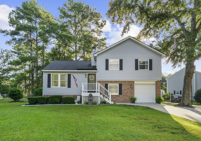 Photo 1 of Single family home for sale at 101 Ewell Ct, Summerville, SC 29486 | MLS# 26024694 | Listing updated on 2026-09-18
