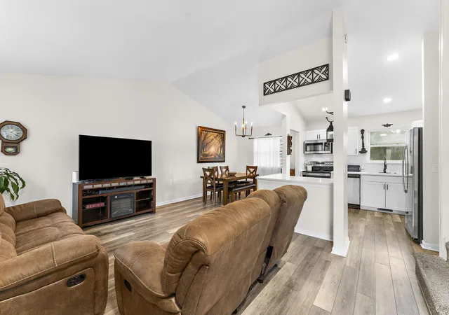 Photo 3 of Single family home for sale at 101 Ewell Ct, Summerville, SC 29486 | MLS# 26024694 | Listing updated on 2026-09-18