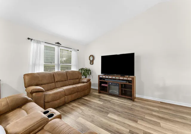 Photo 4 of Single family home for sale at 101 Ewell Ct, Summerville, SC 29486 | MLS# 26024694 | Listing updated on 2026-09-18