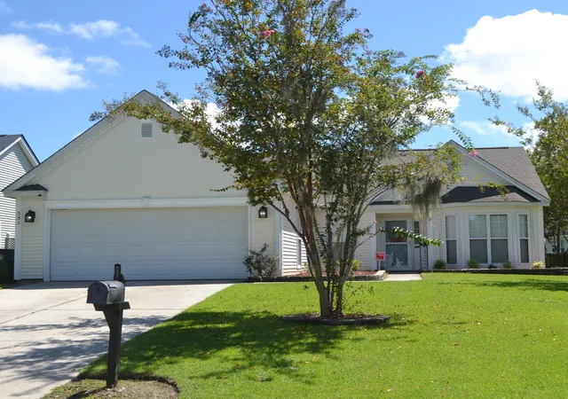 Photo 1 of Single family home for sale at 531 Ivy Cir, Charleston, SC 29414 | MLS# 26025242 | Listing updated on 2026-09-16