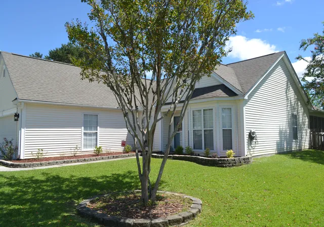 Photo 2 of Single family home for sale at 531 Ivy Cir, Charleston, SC 29414 | MLS# 26025242 | Listing updated on 2026-09-16