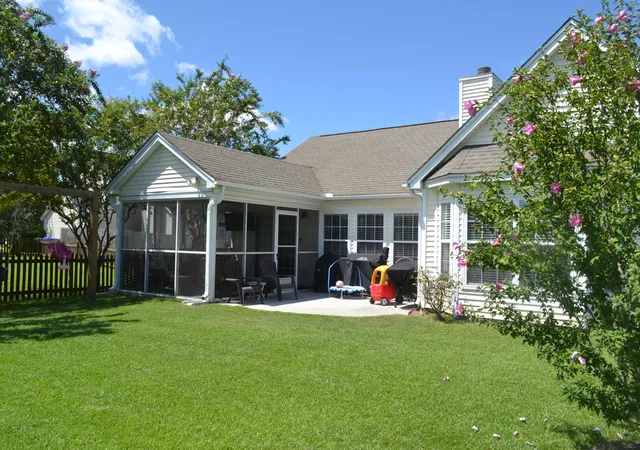 Photo 3 of Single family home for sale at 531 Ivy Cir, Charleston, SC 29414 | MLS# 26025242 | Listing updated on 2026-09-16