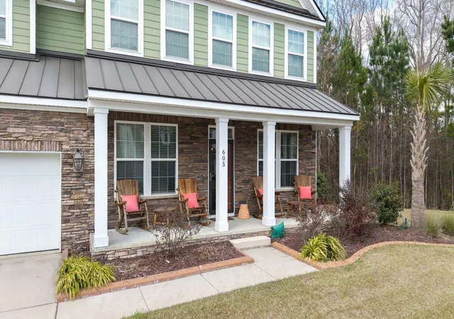 Photo 2 of Single family home for sale at 605 S Pointe Blvd, Summerville, SC 29483 | MLS# 26023984 | Listing updated on 2026-10-24