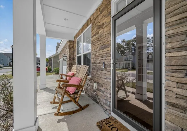 Photo 3 of Single family home for sale at 605 S Pointe Blvd, Summerville, SC 29483 | MLS# 26023984 | Listing updated on 2026-10-24