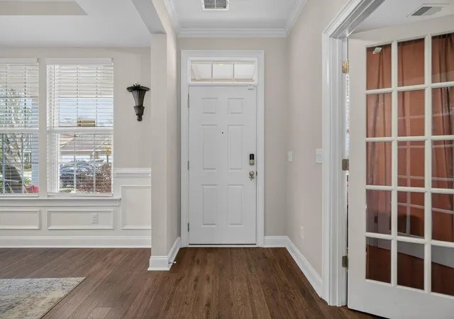 Photo 4 of Single family home for sale at 605 S Pointe Blvd, Summerville, SC 29483 | MLS# 26023984 | Listing updated on 2026-10-24