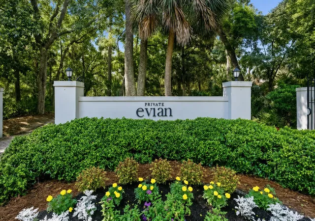 Photo 1 of Townhouse for sale at 70 Shipyard Dr #109, Hilton Head Island, SC 29928 | MLS# 26024817 | Listing updated on 2026-09-14