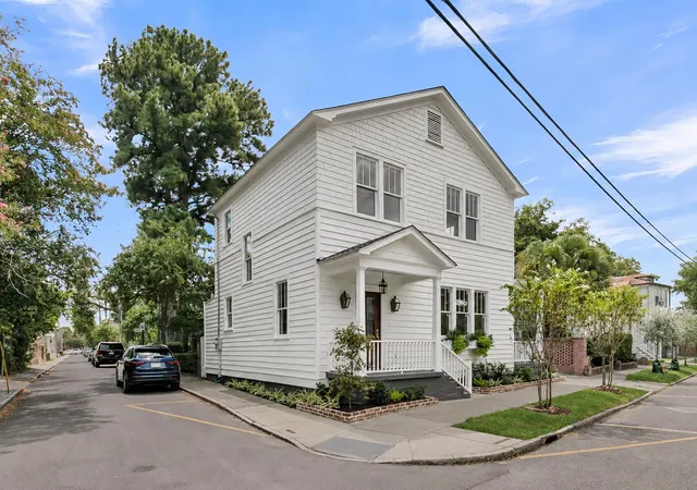Photo 3 of Single family home for sale at 225 Congress St, Charleston, SC 29403 | MLS# 26025413 | Listing updated on 2026-09-11