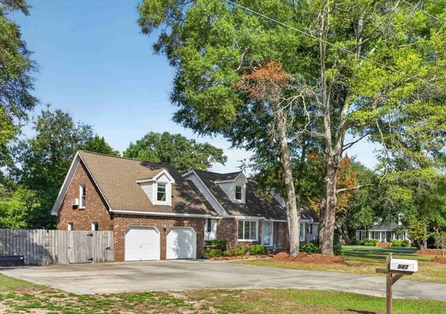 Photo 3 of Single family home for sale at 947 Foxcroft Rd, Charleston, SC 29412 | MLS# 26025030 | Listing updated on 2026-09-15