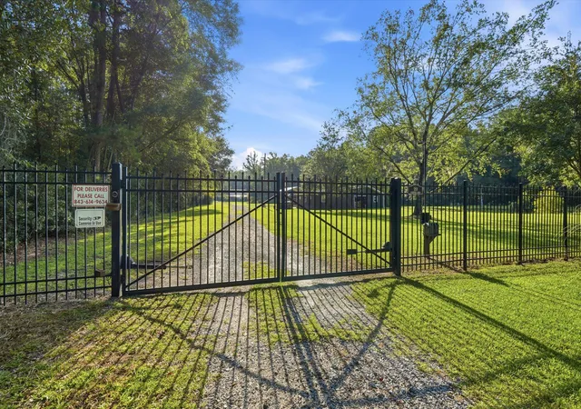 Photo 3 of Single family home for sale at 189 Fishburn Rd, Ridgeville, SC 29472 | MLS# 26025089 | Listing updated on 2026-10-01