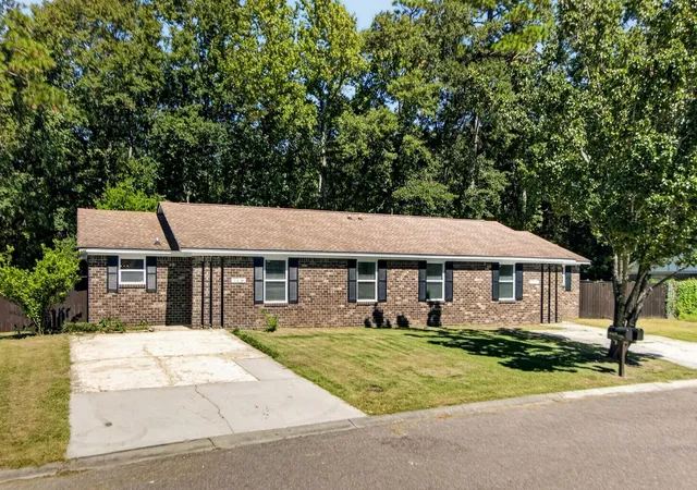Photo 3 of Sale Pending at 123 Woodduck Dr #A & B, Summerville, SC 29483 | MLS# 26027373 | Listing updated on 2026-10-04