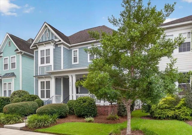 Photo 3 of Single family home for sale at 208 White Gables Dr, Summerville, SC 29483 | MLS# 26025448 | Listing updated on 2026-09-29