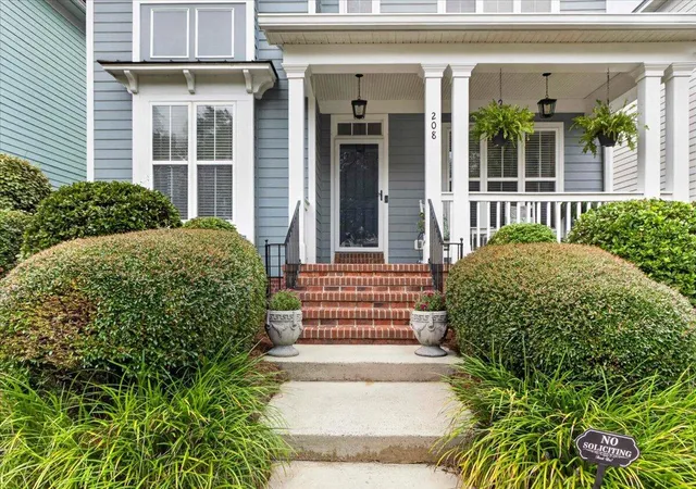 Photo 4 of Single family home for sale at 208 White Gables Dr, Summerville, SC 29483 | MLS# 26025448 | Listing updated on 2026-09-29