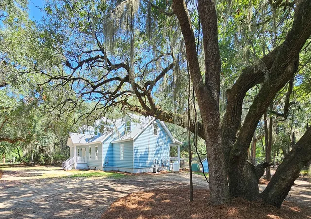 Photo 4 of Single family home for sale at 8780 Palmetto Rd, Edisto Island, SC 29438 | MLS# 26024836 | Listing updated on 2026-09-23