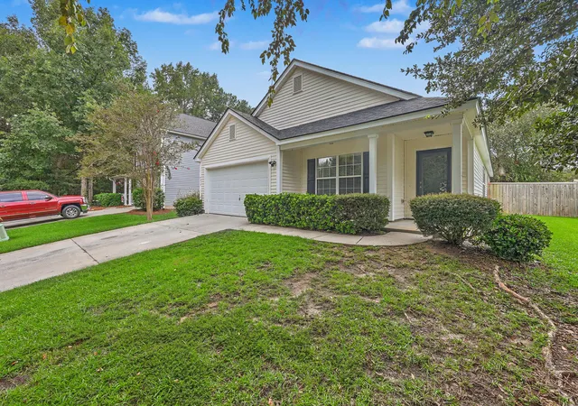 Photo 4 of Single family home for sale at 4017 Carolina Bay Dr, Moncks Corner, SC 29461 | MLS# 26025595 | Listing updated on 2026-10-05